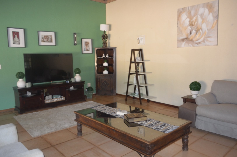 5 Bedroom Property for Sale in Wilkoppies North West